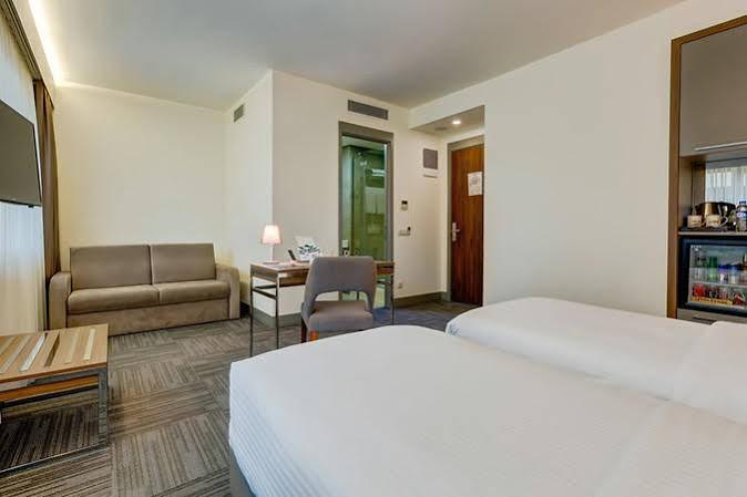 Plus Suit Atasehir Istanbul Exterior photo