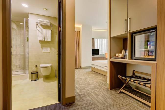 Plus Suit Atasehir Istanbul Exterior photo